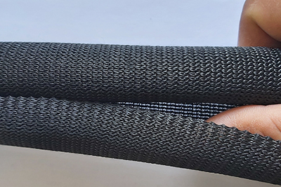 Selbstschließender Geflechtschlauch aus Polyester