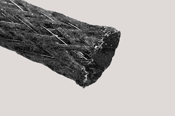 Schallabsorbierender/ Geräuschdämmender Geflechtschlauch